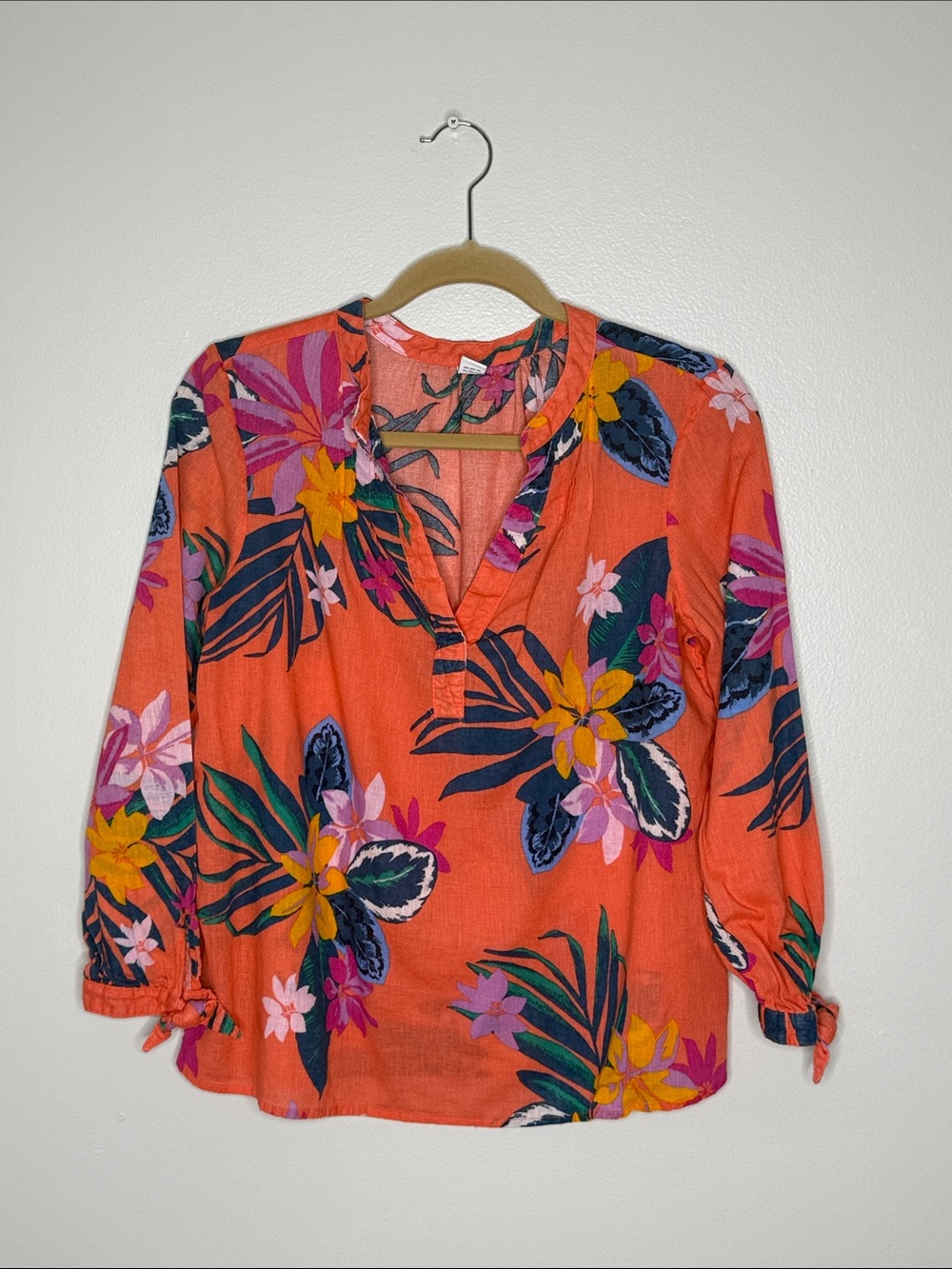 Old Navy Women's Coral Floral V-Neck Tie-Sleeve Top Size XS